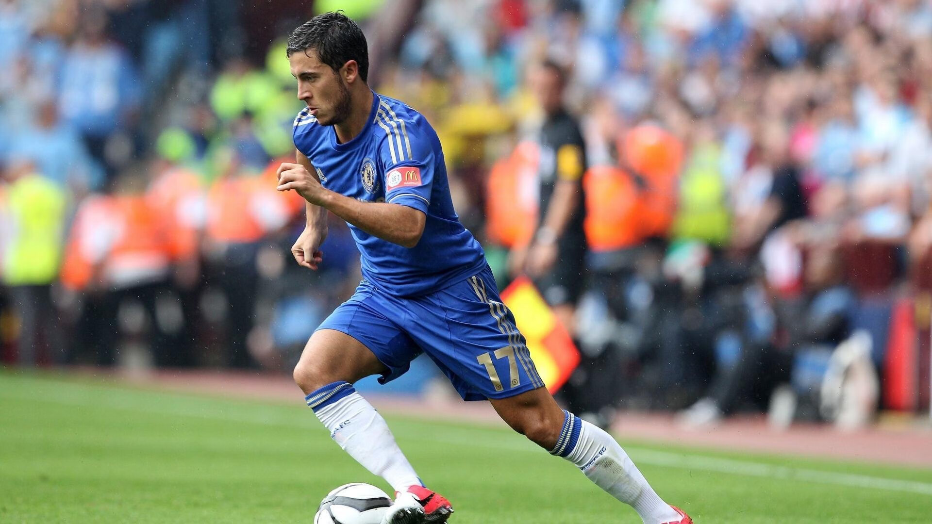 中超球队主场球迷互动活动开展，球迷给中超球队设计的队徽